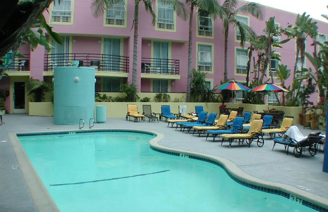 Ramada Plaza By Wyndham West Hollywood Hotel & Suites-1