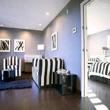 Ramada Plaza By Wyndham West Hollywood Hotel & Suites-3